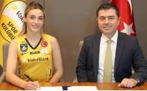 Vak�fBank, milli libero Eyl�l Akar�e�me Yatg�n'� renklerine ba�lad�