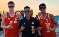 18 ya� alt� erkek plaj voleybolcular, Balkan �ampiyonu oldu