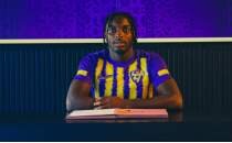 Ey�pspor, Nijeryal� santrfor Ahmed Abdullahi'yi transfer etti