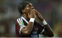 Aston Villa deplasmanda 3 golle turlad�