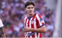 Barcelona'ya Julian Alvarez cezas�!