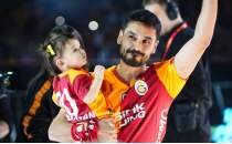 Galatasaray'da devre aras� ilk ayr�l�k netle�ti
