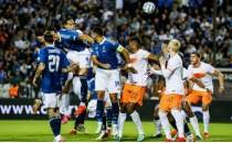 Hollanda, Yunanistan kar��s�nda geriden d�nd�!
