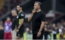 Galatasaray'da devre aras� ilk ayr�l�k netle�ti