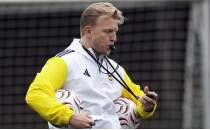 Fenerbah�e'de Kuyt'�n menajerinden fla� a��klama!