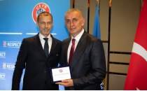 UEFA a��klad�: Milli tak�mlar turnuvalar�nda sistem de�i�ti!