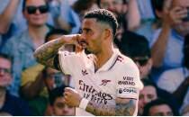 �ampiyon Arsenal, galibiyetle bitirdi