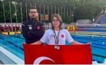 Mu�lal� y�z�c� Defne'den Avrupa'da tarihi ba�ar�