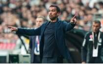Liverpool'da Van Bronckhorst ile yollar ayr�ld�