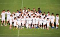 Arda G�ler, minik futbolcularla bir araya geldi