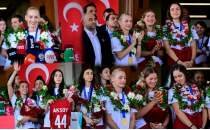 Filenin Sultanlar�'na co�kulu kar��lama
