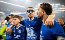 Edin Dzeko, imza atmaya gitti