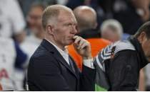 Scholes'tan MANU'ya ele�tiri: 'Bu stoperlerle olmaz'
