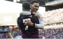 Aston Villa, evinde �� puan� �� golle ald�!