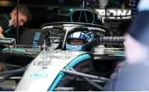 Sezonun ilk pole pozisyonu George Russell'�n