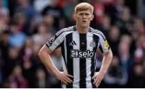 Newcastle United'dan Manchester United'a Lewis Hall yan�t�!