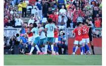Rafael Leao'ya yumruk sonras� k�rm�z� kart