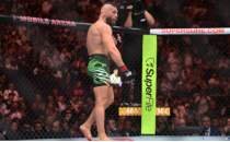 Y�llarca beklenen ma� 1 dakikada bitti! McGregor �oku