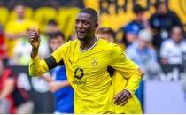 Borussia Dortmund, sezona galibiyetle ba�lad�!