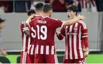 Olympiakos geriden gelip kazand�!