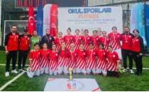 �zmir'e y�ld�zlarda futbolda �ifte �ampiyonluk