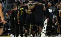 Jimmy Butler, �apraz ba� y�rt���yla sezonu kapatt�