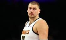 Nikola Jokic, Nuggets ile yeni s�zle�me i�in bekleyebilir