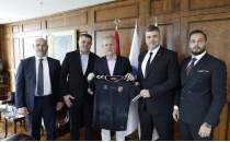 Kar��yaka futbolda yo�un mesaide