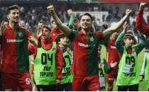 Kar��yaka'da hedef Ayval�k'a kar�� 3 puan