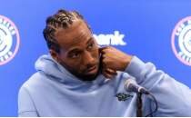 Kawhi Leonard, Raptors takas�n�n kamp �ncesinde resmile�mesini bekliyor