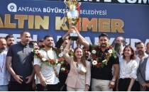 Ba�pehlivan Erkan Ta� Antalya'da co�kuyla kar��land�