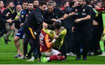 Galatasaray - Fenerbah�e derbisindeki kavgan�n faturas� a��r olabilir!