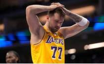 Luka Doncic �spanya'dan d�n�yor; playoff durumu belirsizli�ini koruyor