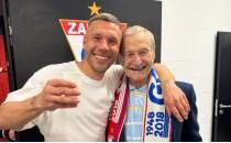 Fenerbah�e, Podolski'nin sahibi oldu�u kul�ple e�le�ti