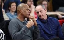 Bulls, Arturas Karnisovas ve Marc Eversley ile yollar�n� ay�rd�