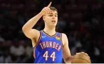 Nikola Topic, kanseri yenmesinin ard�ndan parkeye d�n�� yapt�!