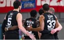 Be�ikta�'tan �rk�� pankarta tepki!