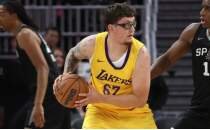Lakers taraftar�n�n sevgilisi Robbie Avila, kolej basketboluna d�nebilir