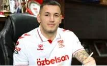 Sivas'a geri d�nd�; Rej Manaj imzalad�!