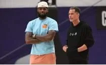Lakers GM'i Pelinka: 'LeBron James d�nemine minnettar�z'