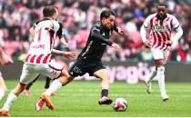 Be�ikta�'ta Cengiz �nder dibe vurdu!