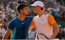 Dikkat, dikkat! Tenis d�nyas�nda yeni sava�...