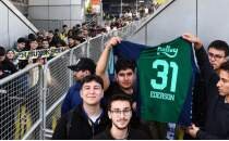 Ederson i�in y�zlerce metrelik kuyruk!