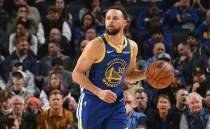 Curry, devam eden diz sakatl��� nedeniyle en az 5 ma� daha yok
