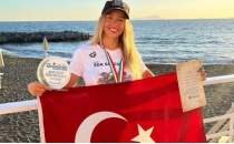 Milli y�z�c� Eda Savc�gil, Catalina Kanal�'n� �ifte rekorla ge�ti