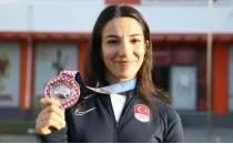 Milli g�re��i Evin Demirhan Yavuz'dan g�m�� madalya!