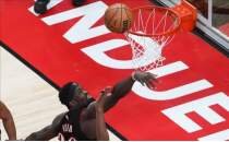 NBA'de Adem Bona'l� Philadelphia 76ers, Atlanta Hawks'a yenildi