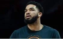 Knicks, Karl-Anthony Towns takas�n� masaya yat�rd�; 3 tak�m devrede
