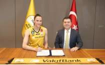 Vak�fBank, Kanadal� orta oyuncu Emily Maglio'yu transfer etti