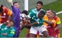 Liverpool'un gol� VAR'dan d�nd�